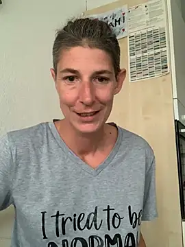 Snapshot of HerrundFrau-M chatting on 03-11-25, 04:18 HerrundFrau-M online show from 03-11-25, 04:18