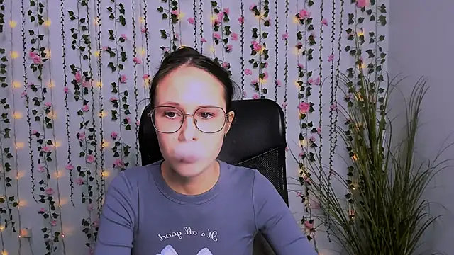 Snapshot of mona_cloud chatting on 03-21-25, 09:45 mona cloud online show from 03-21-25, 09:45