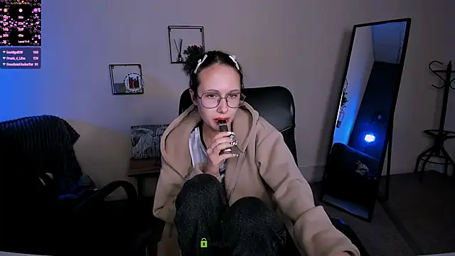 Snapshot of mona_cloud chatting on 09-14-25, 10:42 mona cloud online show from 09-14-25, 10:42