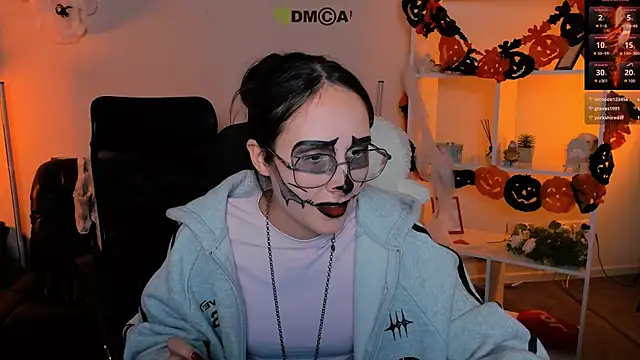 Snapshot of mona_cloud chatting on 10-25-25, 01:13 mona cloud online show from 10-25-25, 01:13