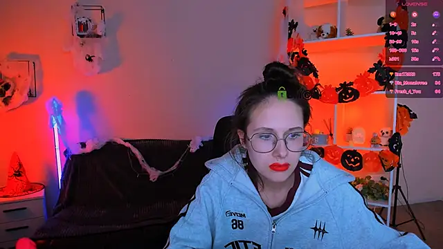 Snapshot of mona_cloud chatting on 10-30-25, 02:46 mona cloud online show from 10-30-25, 02:46