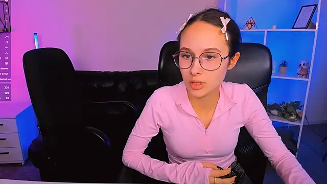 Snapshot of mona_cloud chatting on 11-17-25, 12:16 mona cloud online show from 11-17-25, 12:16