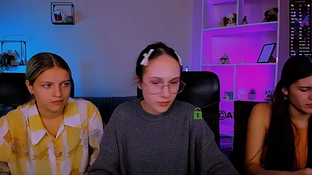 Snapshot of mona_cloud chatting on 11-18-25, 08:46 mona cloud online show from 11-18-25, 08:46