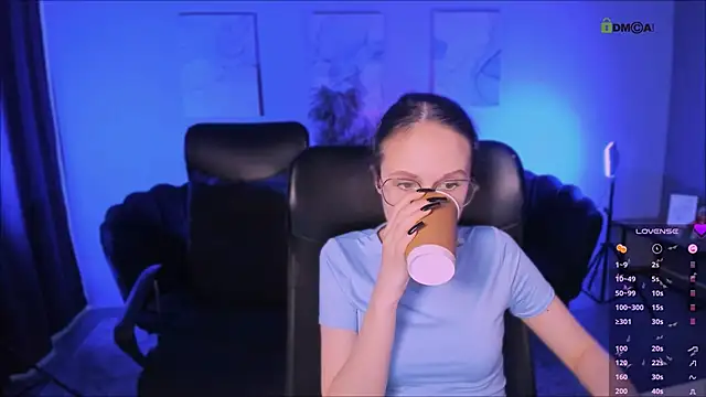 Snapshot of mona_cloud chatting on 11-23-25, 12:10 mona cloud online show from 11-23-25, 12:10