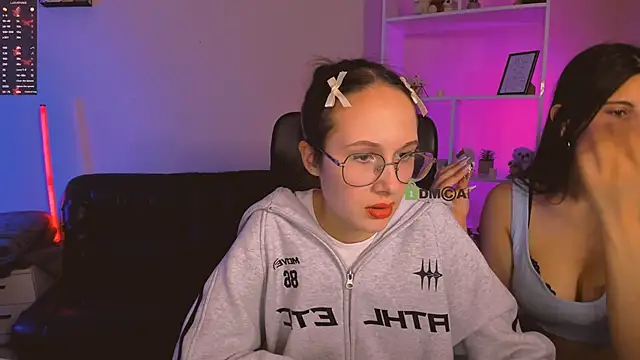 Snapshot of mona_cloud chatting on 11-25-25, 08:31 mona cloud online show from 11-25-25, 08:31