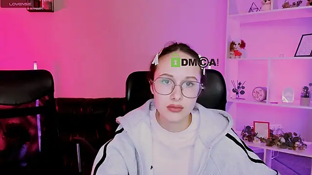 Snapshot of mona_cloud chatting on 12-16-25, 12:15 mona cloud online show from 12-16-25, 12:15