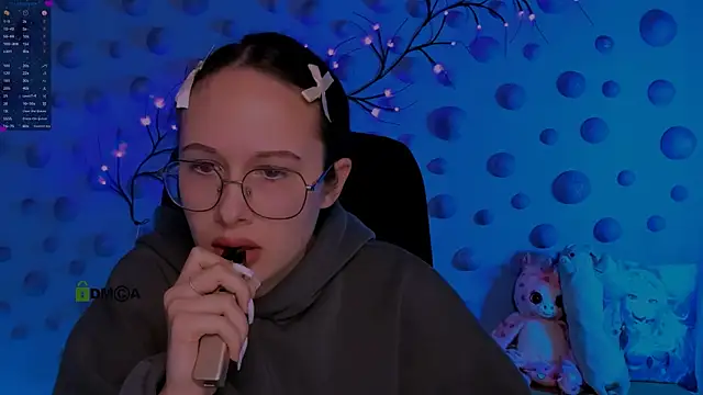 Snapshot of mona_cloud chatting on 12-18-25, 08:15 mona cloud online show from 12-18-25, 08:15