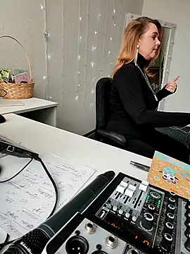 Juicy PeachLux online show from 03-15-25, 06:58