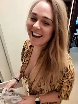 Juicy PeachLux online show from 10-10-25, 09:19