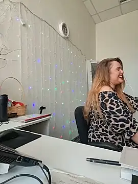 Juicy PeachLux online show from 05-24-26, 08:08