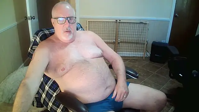 Snapshot of superbearboss chatting on 10-19-25, 10:10 superbearboss online show from 10-19-25, 10:10