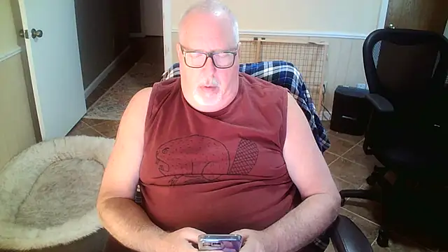 Snapshot of superbearboss chatting on 10-22-25, 02:28 superbearboss online show from 10-22-25, 02:28