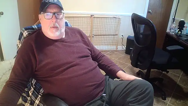 Snapshot of superbearboss chatting on 11-05-25, 02:17 superbearboss online show from 11-05-25, 02:17