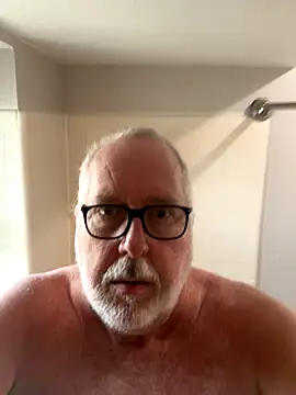 Snapshot of superbearboss chatting on 11-20-25, 08:30 superbearboss online show from 11-20-25, 08:30