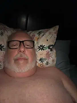 Snapshot of superbearboss chatting on 11-23-25, 06:24 superbearboss online show from 11-23-25, 06:24