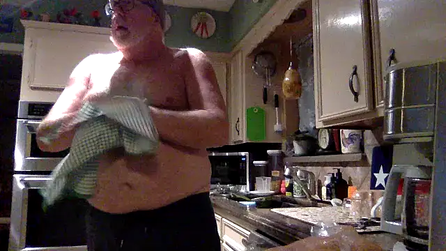 Snapshot of superbearboss chatting on 11-28-25, 12:02 superbearboss online show from 11-28-25, 12:02