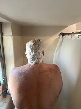 Snapshot of superbearboss chatting on 11-28-25, 07:05 superbearboss online show from 11-28-25, 07:05