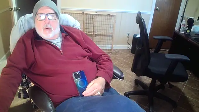 Snapshot of superbearboss chatting on 12-02-25, 03:29 superbearboss online show from 12-02-25, 03:29