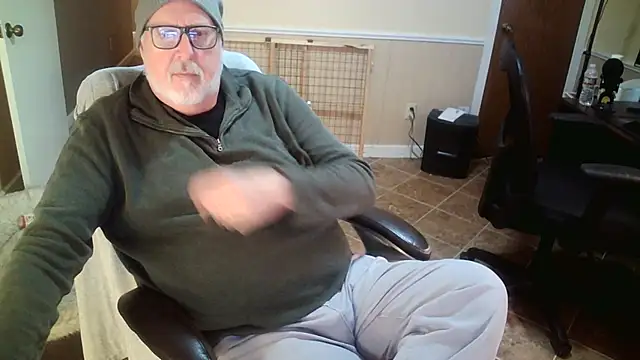 Snapshot of superbearboss chatting on 12-04-25, 10:29 superbearboss online show from 12-04-25, 10:29