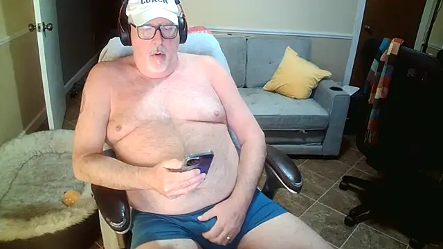 Snapshot of superbearboss chatting on 12-20-25, 03:13 superbearboss online show from 12-20-25, 03:13