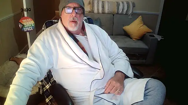 Snapshot of superbearboss chatting on 01-13-26, 12:16 superbearboss online show from 01-13-26, 12:16