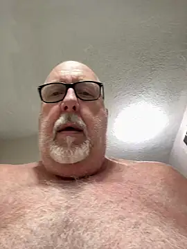 Snapshot of superbearboss chatting on 02-15-26, 09:33 superbearboss online show from 02-15-26, 09:33