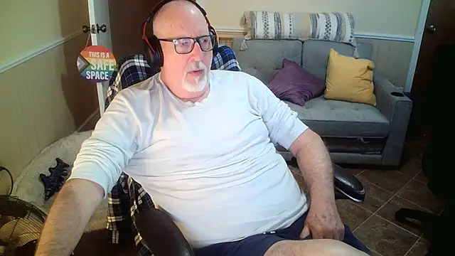 Snapshot of superbearboss chatting on 02-27-26, 06:52 superbearboss online show from 02-27-26, 06:52