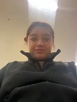 Snapshot of Karina_Leon chatting on 05-06-26, 06:13 Karina Leon online show from 05-06-26, 06:13