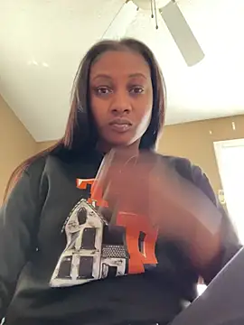 Snapshot of Dymmmm chatting on 03-11-25, 07:47 Dymmmm online show from 03-11-25, 07:47