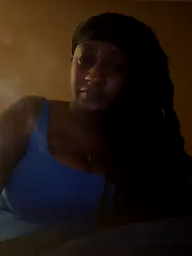 Snapshot of Dymmmm chatting on 10-19-25, 11:49 Dymmmm online show from 10-19-25, 11:49