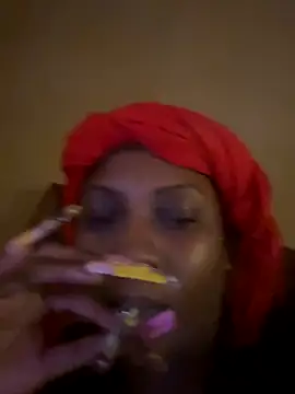 Snapshot of Dymmmm chatting on 11-04-25, 10:53 Dymmmm online show from 11-04-25, 10:53