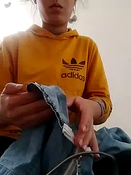 Snapshot of saraaxx1 chatting on 11-21-25, 02:16 saraaxx1 online show from 11-21-25, 02:16