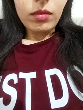 Snapshot of saraaxx1 chatting on 11-24-25, 10:59 saraaxx1 online show from 11-24-25, 10:59