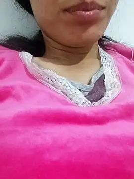 Snapshot of saraaxx1 chatting on 11-25-25, 10:32 saraaxx1 online show from 11-25-25, 10:32