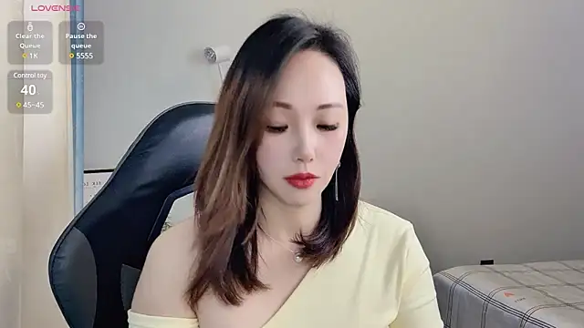 Snapshot of Dewluna chatting on 03-05-25, 06:12 Dewluna online show from 03-05-25, 06:12