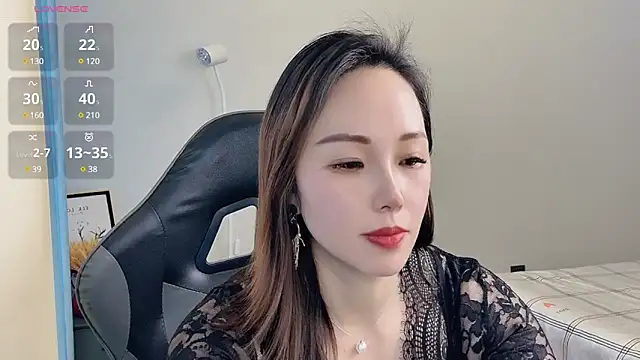 Snapshot of Dewluna chatting on 03-06-25, 03:57 Dewluna online show from 03-06-25, 03:57