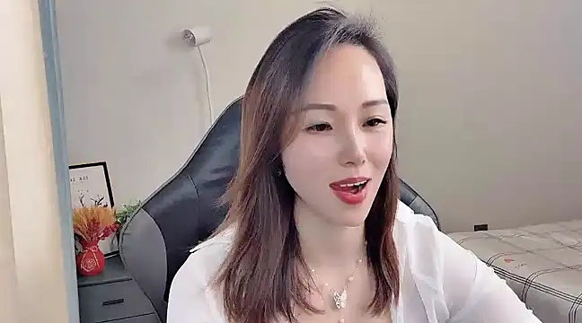 Snapshot of Dewluna chatting on 03-06-25, 04:07 Dewluna online show from 03-06-25, 04:07