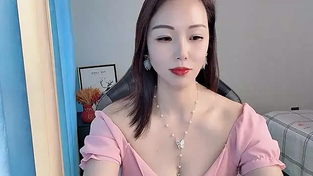 Snapshot of Dewluna chatting on 03-18-25, 06:36 Dewluna online show from 03-18-25, 06:36