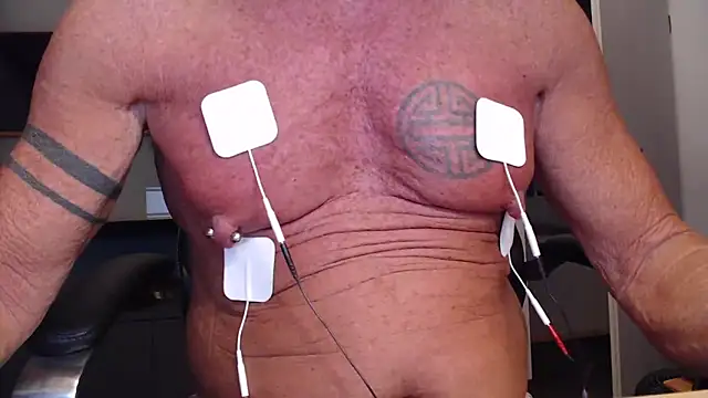 Snapshot of munichrubber chatting on 09-21-25, 04:14 munichrubber online show from 09-21-25, 04:14