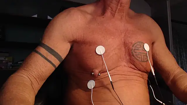 Snapshot of munichrubber chatting on 10-23-25, 04:06 munichrubber online show from 10-23-25, 04:06