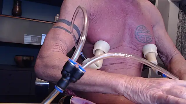 Snapshot of munichrubber chatting on 12-01-25, 06:02 munichrubber online show from 12-01-25, 06:02