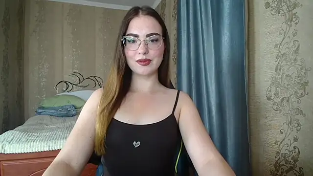 Snapshot of Leila_Kissyu chatting on 06-19-26, 02:10 Leila Kissyu online show from 06-19-26, 02:10
