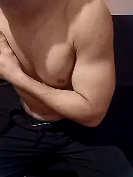 Snapshot of LucianDraven chatting on 03-08-25, 04:56 LucianDraven online show from 03-08-25, 04:56