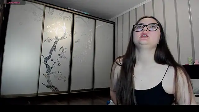 MiraLuccian online show from 03-17-25, 05:49