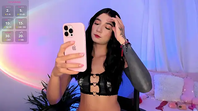 Snapshot of Hi_Soyfer chatting on 10-30-25, 01:45 Hi Soyfer online show from 10-30-25, 01:45