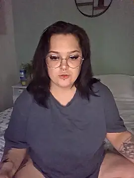 Snapshot of Saucy-Serenity chatting on 10-19-25, 07:03 Saucy-Serenity online show from 10-19-25, 07:03