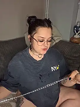 Snapshot of Saucy-Serenity chatting on 10-26-25, 08:48 Saucy-Serenity online show from 10-26-25, 08:48