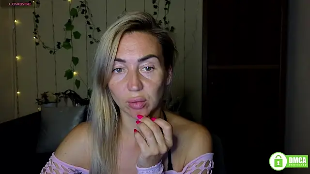 Snapshot of Kiss_julli88I chatting on 09-08-25, 05:23 Kiss julli88I online show from 09-08-25, 05:23