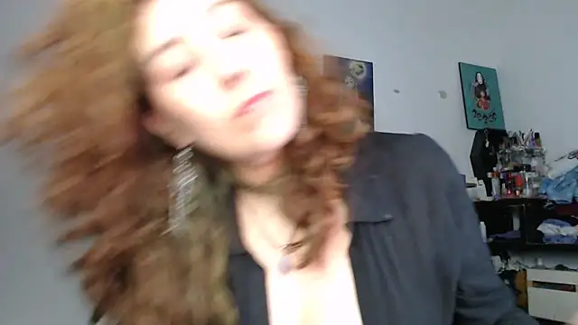 Luz delunaa online show from 04-01-26, 04:02