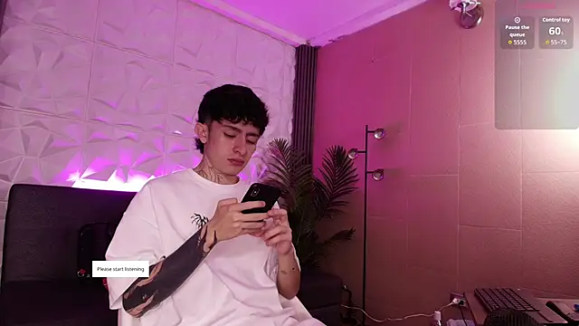 Snapshot of troy_rouge chatting on 12-16-25, 07:30 troy rouge online show from 12-16-25, 07:30